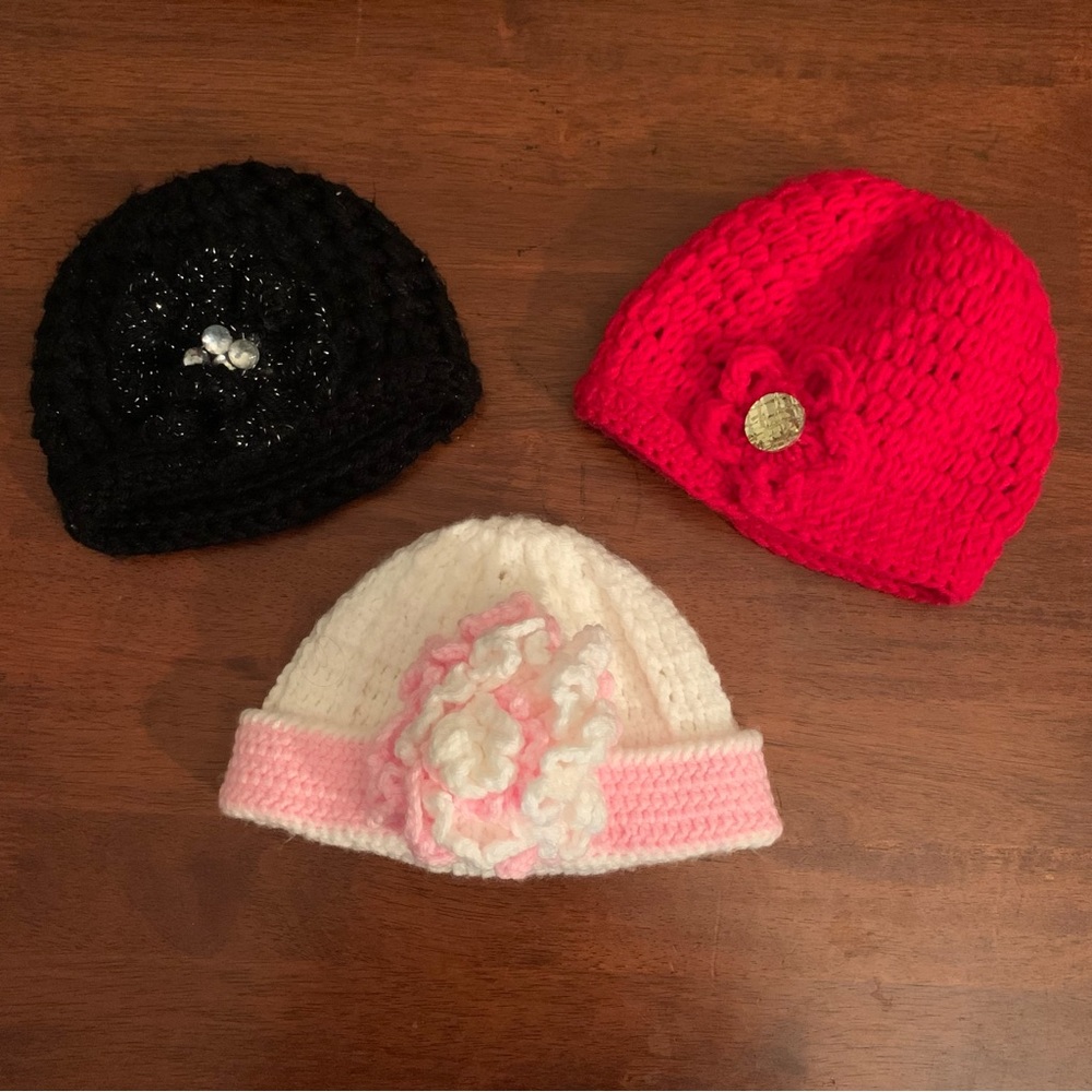 3 hand knitted baby Girl hats in Red, Black And White/pink 3-12 Months, Crochet